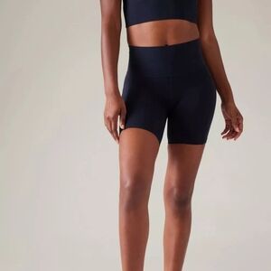NWOT athleta Ultimate Stash Shortie
